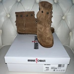 Minnetonka Brown Boot, Size 8